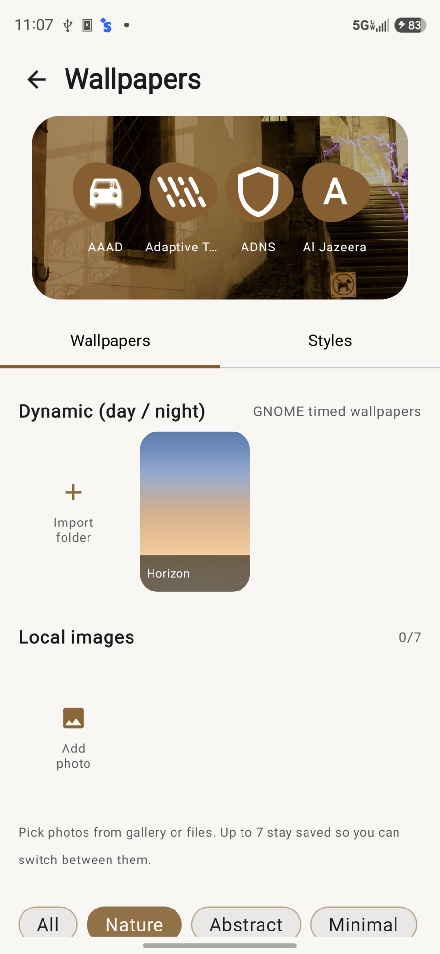 Dynamic wallpapers and local photos
